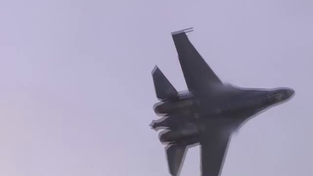 Фрагмент Official video Paris Air Show 2013 с канала Salon du Bourget Paris Airshow