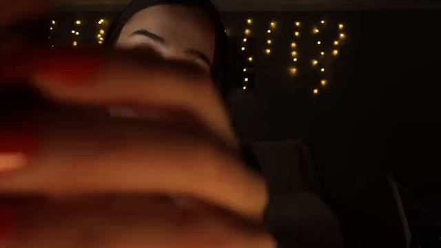 darklite ASMR. Близкий шёпот, движения рук, звуки рта, предметы.