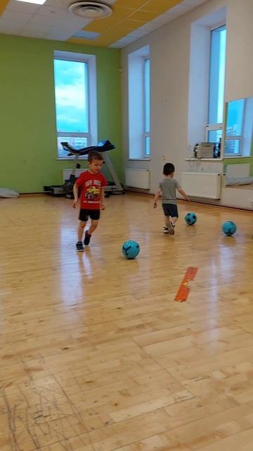 Пловчиха и футболист
