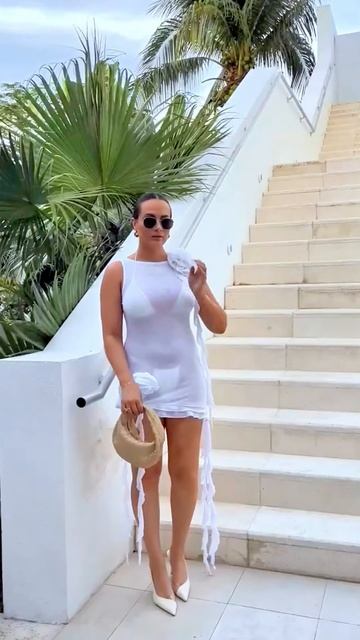 dk5-4vxb9sM - This girl looks stunning in this dress #shorts