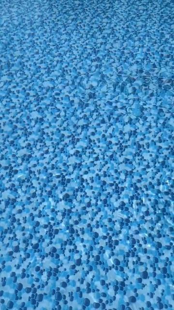 Вода в бассейне