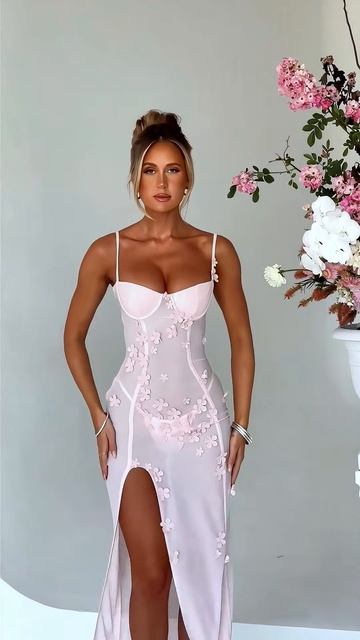 mh67DhpNvKY - This girl looks stunning in this dress #shorts