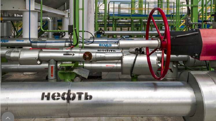 СМИ сообщили об отказе США поддержать снижение потолка цен на нефть из России