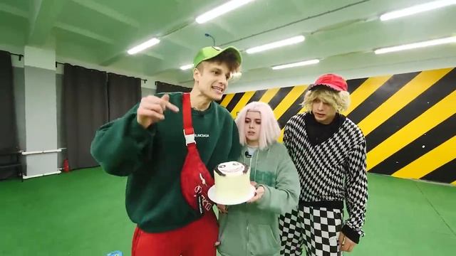 BRUNO-БРУНО Never cook ALL THE MONSTERS cakes at 300 AM!!!
