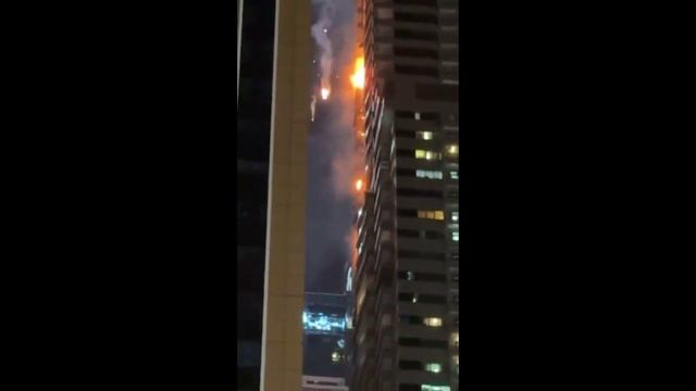 В Дубае вспыхнул 67-этажный небоскреб.эвакуировано около 4 тысяч человек !!!