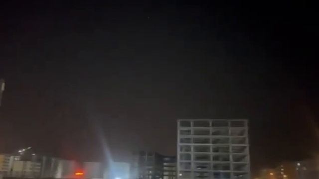 Иран отражает воздушную атаку в районе порта Бендар-Аббас. Отмечается активная работа ПВО.  Иран...