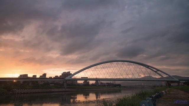 Видео, которое можно понять только с чипом в мозге - или можно - Beneath the arch -- Cartouch -- Car