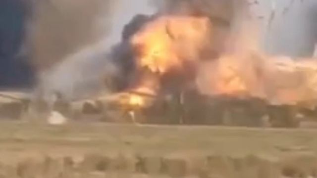 Израильские бомбы поразили ангары, предположительно, в международном аэропорту Пайам в провинции Аль