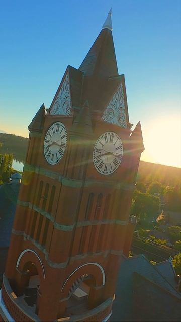 🕰️ Вечная красота Порт-Таунсенда
С высоты птичьего полёта, снятая на DJI Avata — великолепная пано