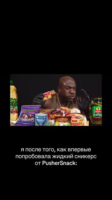 темнокожий человек вкусно ест