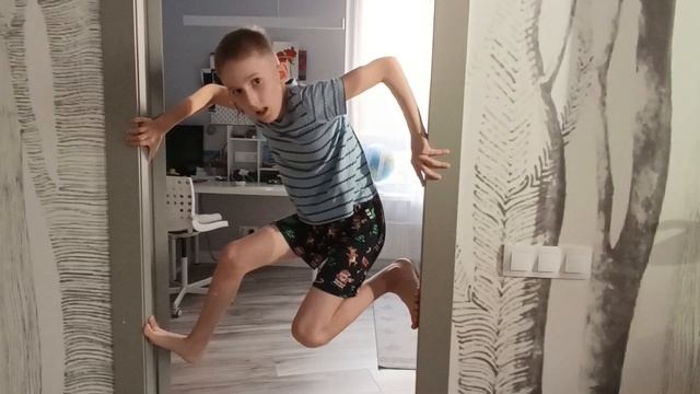 Залез между стен