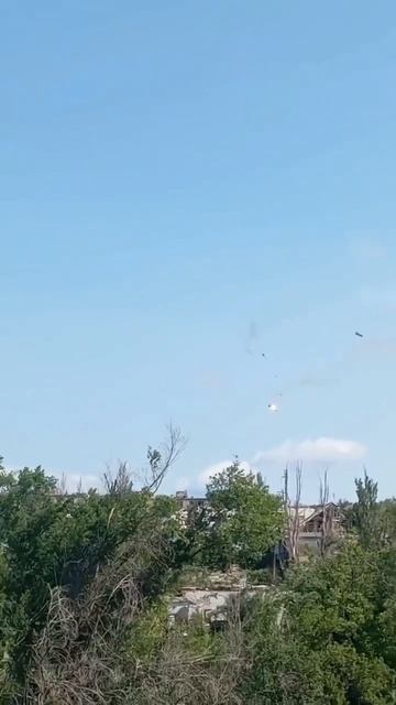 По ситуации со вчерашним СУ-25  Одни пишут- «Френдлифаер». Другие пишут- «Взорвалась ракета в бл...