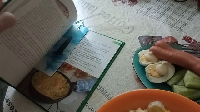 Завтрак с книгой: каша с фруктами, сага о семье и лечение нечитуна)