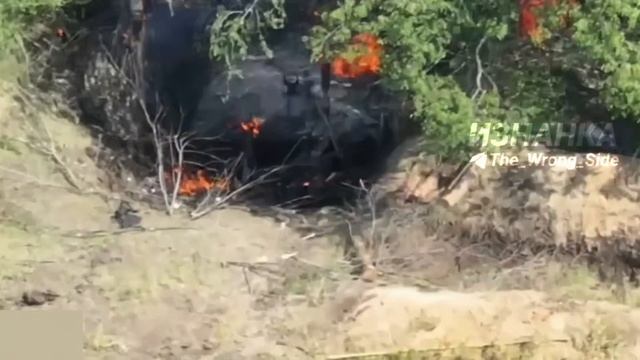 Уничтожение оптоволоконными дронами КВН САУ 2С1 Гвоздика ВСУ яркой детонацией боекомплекта.