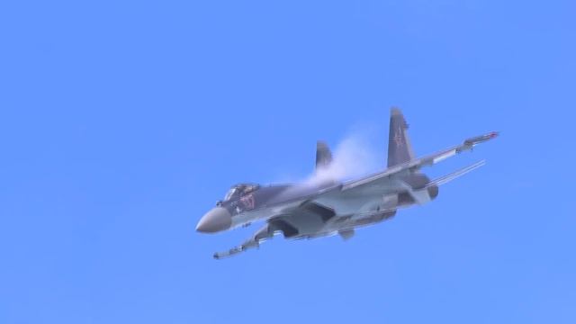 SUKHOI SU35 (Vidéo officielle Salon du Bourget 2013 Official video Paris Air Show 2013)
