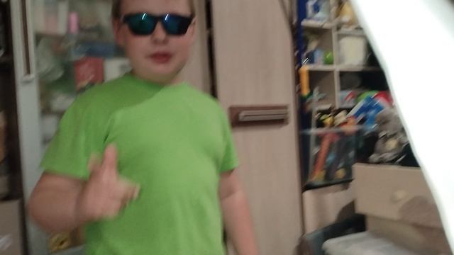 Арсюшик любознайка и майнкрафтер топ танцуют и хвалят крутых ютуберов