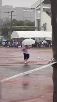 Теперь от зонтика нет никакого смысла!