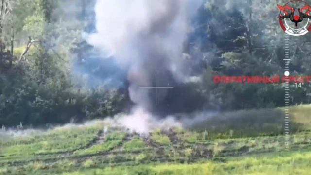Украинский танк Т-72 укрытый в лесопосадке погорел от серии метких ударов fpv-дронами !!!