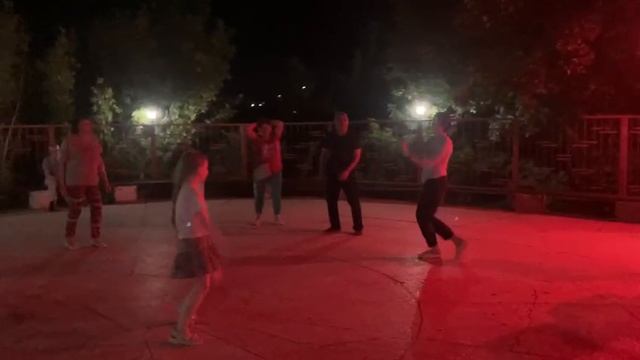 Дискотека в санатории "Эльтон", на открытой площадке, будто побывал в стране "Какраньшии"