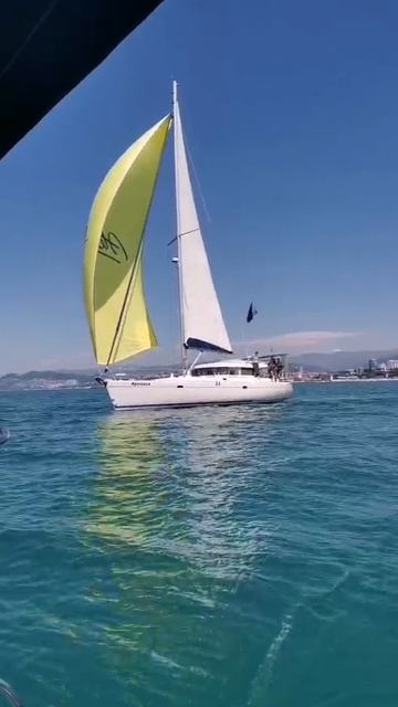 Яхта Ариадна под парусами