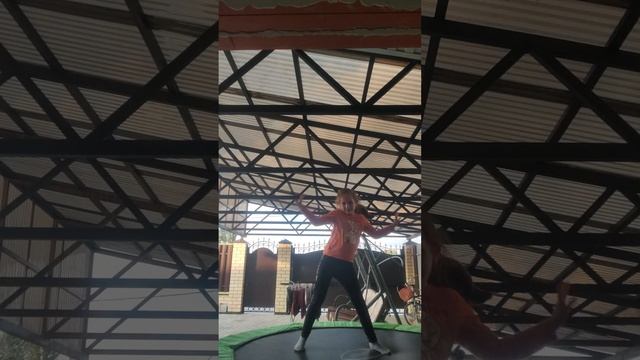 VID_2025_06_14_19_37_27_4417641564600164892778