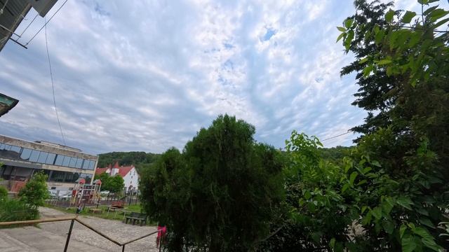 Облака в движении. В Сочи.