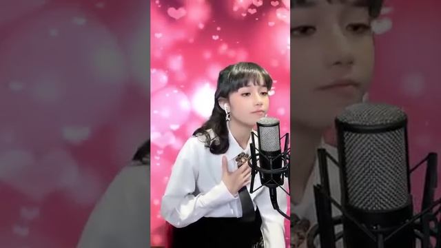 Девушка красиво поëт