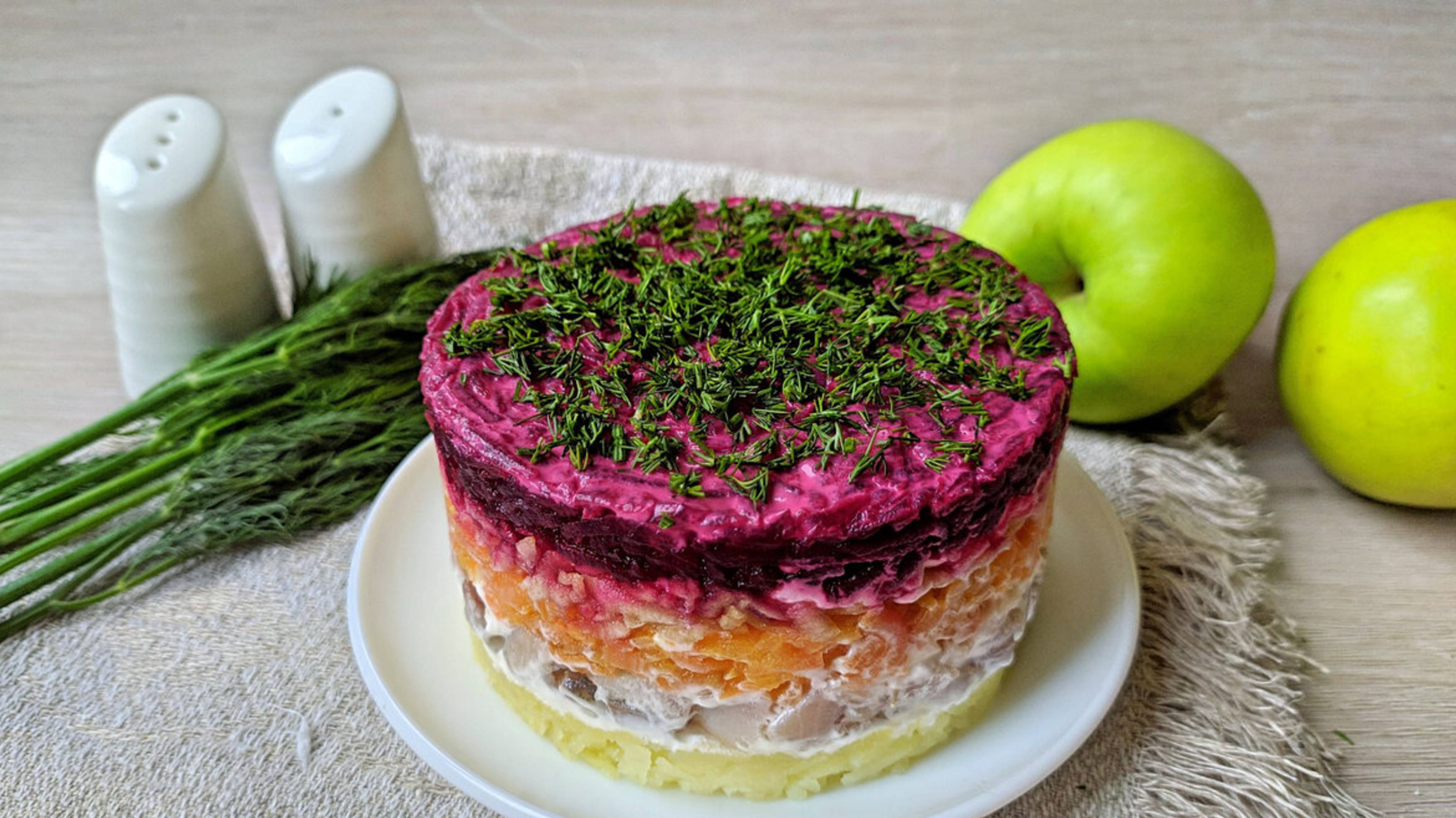 Селедка под шубой с яблоком! Классика любимая всеми!