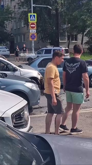 🚘 Массовое ДТП на улице Юности — очередная авария на развороте у парка Победы