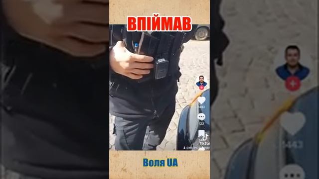Боевой гранатомётчик в тылу раздаёт повестки.