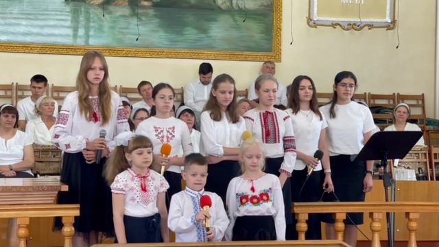Детский хор ,славит Господа …
