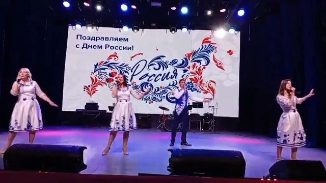 "Над водою, под луной молодою..."😍💙👏