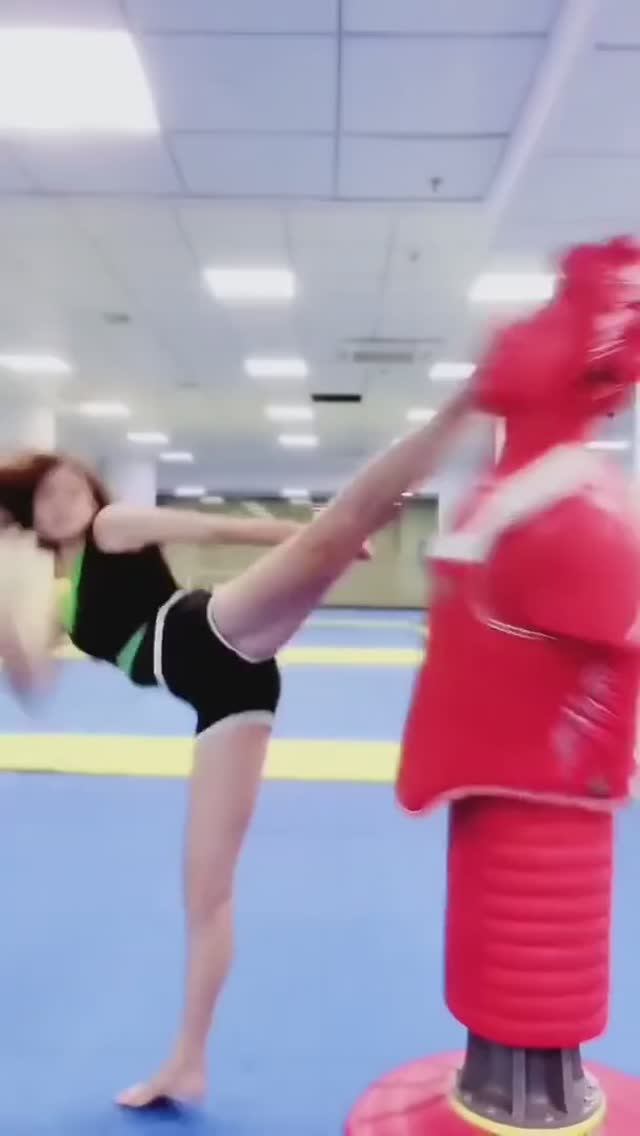 Самый быстрый обладатель черного пояса в мире!