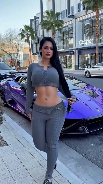 oeYzZ1sDNJo - This girl looks stunning in these outfit #shorts #style #fashion
