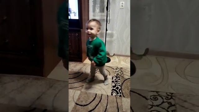 Даня в гостях у бабули и дедули