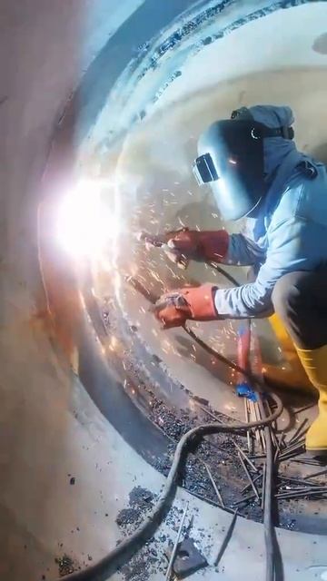 Электросварка двумя руками