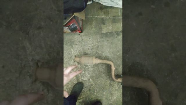 Заменил гофру выхлопной системы на катализатор