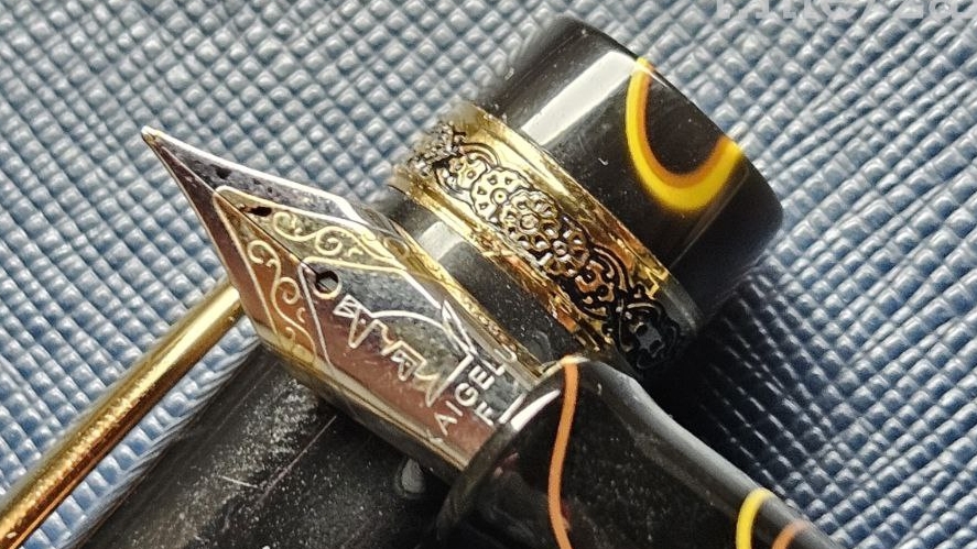 Перьевая ручка Kaigelu 316 Black Fire.