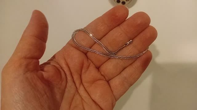 Чистим украшения дома ЗУБНАЯ ПАСТА ОЧИСТИТ СЕРЕБРО ДО БЛЕСКА!!! Чистим серебро в домашних условиях.