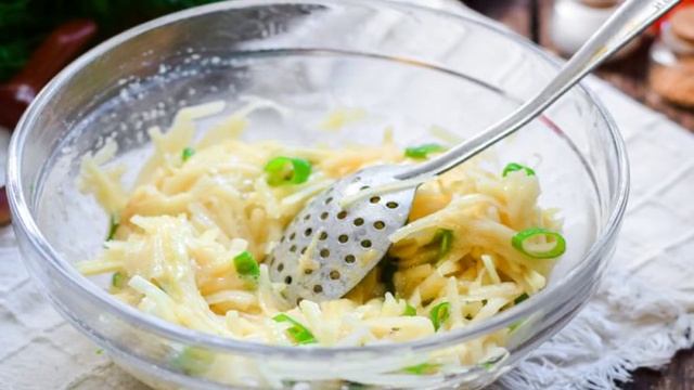 Картофельная бабка на сковороде