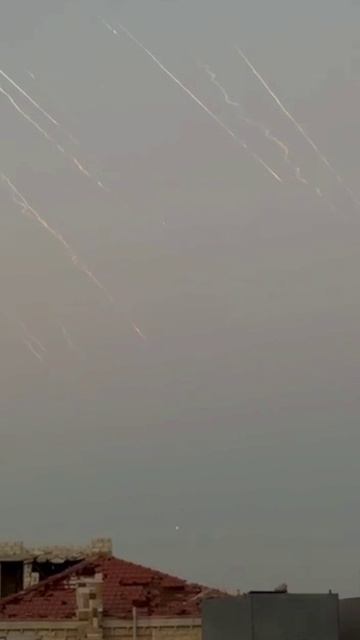 Множество иранских баллистических ракет над севером Израиля.