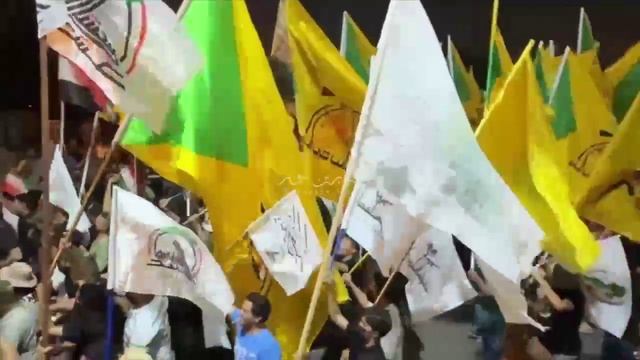 Тем временем в Багдаде начались проиранские протесты, протестующие направляются к посольству США...