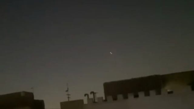 Работа ПВО в Тегеране. Израиль начал новую серию ударов, передают местные агентства.