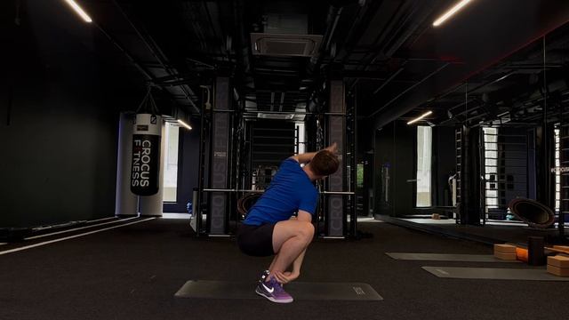 Deep squat + T-spine rotation (глубокий присед с вращение грудного отдела)