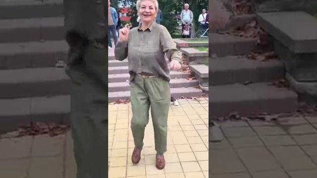 Скромность украшает женщину. Приятно смотреть на вас
