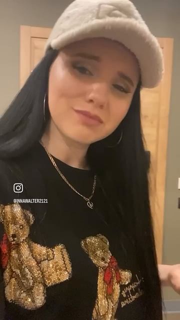 Инна Вальтер поёт песню Медиатека