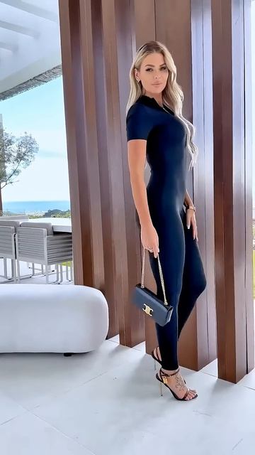 jRaqy7cFdb8 - These Outfits look gorgeous on this girl #shorts
