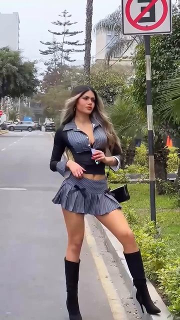 ve1CIW9DYIw - Stunning high waist flare skirt street style outfit for the weekend #fashion #style #o