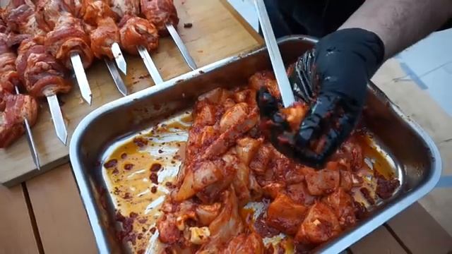 Новый рецепт сочного шашлыка от Жоржа на мангале