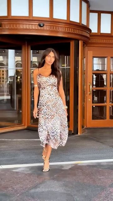 qTCRbb2BZds - Beautiful Street Fashion Outfits Style #shorts